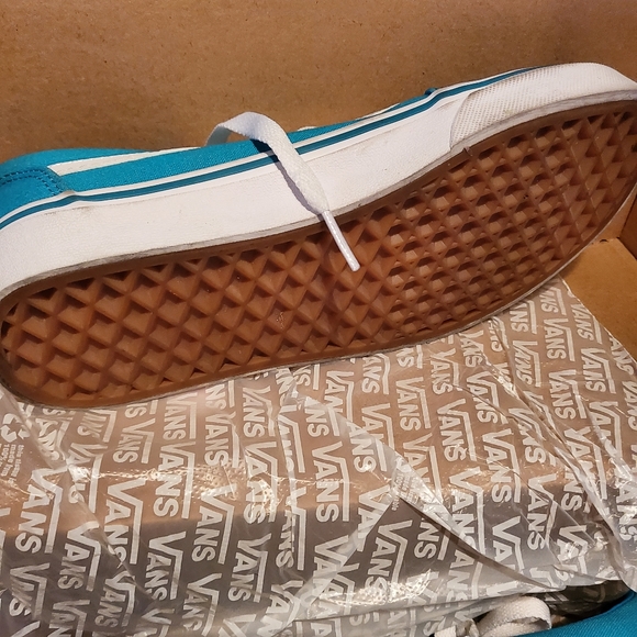 Vans - Picture 3 of 6